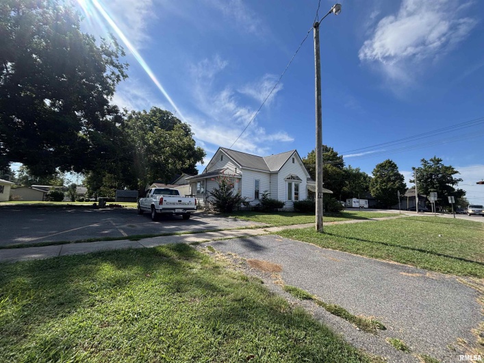 1002 FERRY Street, Metropolis, Illinois 62960, 3 Bedrooms Bedrooms, 0 ,1 BathroomBathrooms,Residential,For Sale,FERRY,0,RMAEB459571