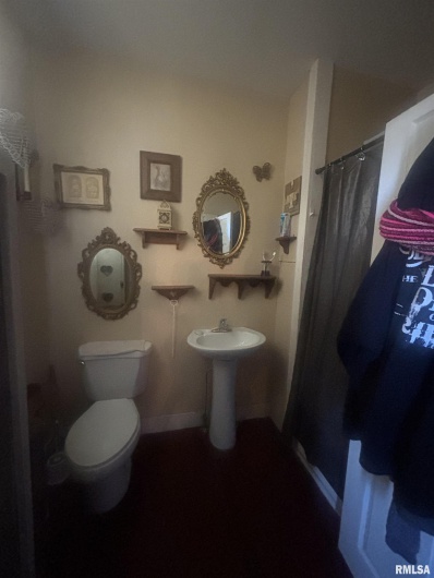 1002 FERRY Street, Metropolis, Illinois 62960, 3 Bedrooms Bedrooms, 0 ,1 BathroomBathrooms,Residential,For Sale,FERRY,0,RMAEB459571