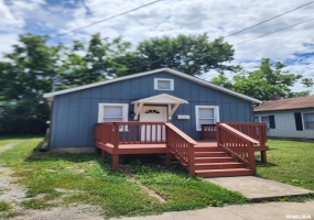 611 CHERRY Street, Carbondale, Illinois 62901, 4 Bedrooms Bedrooms, 0 ,1 BathroomBathrooms,Residential,For Sale,CHERRY,0,RMAEB459581