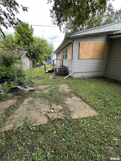 404 7TH Street, Metropolis, Illinois 62960, 3 Bedrooms Bedrooms, 0 ,1 BathroomBathrooms,Residential,For Sale,7TH,0,RMAEB459577