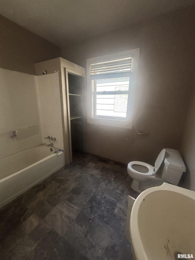404 7TH Street, Metropolis, Illinois 62960, 3 Bedrooms Bedrooms, 0 ,1 BathroomBathrooms,Residential,For Sale,7TH,0,RMAEB459577