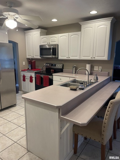 117 Jeremy Drive, Carterville, Illinois 62918, 3 Bedrooms Bedrooms, 0 ,2 BathroomsBathrooms,Residential,For Sale,Jeremy,0,RMAQC4267009