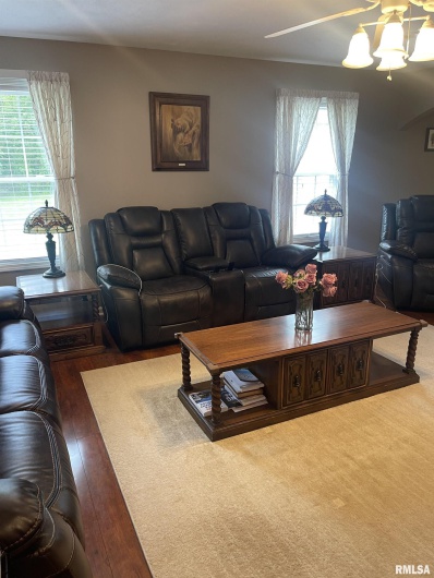 117 Jeremy Drive, Carterville, Illinois 62918, 3 Bedrooms Bedrooms, 0 ,2 BathroomsBathrooms,Residential,For Sale,Jeremy,0,RMAQC4267009