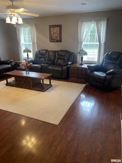 117 Jeremy Drive, Carterville, Illinois 62918, 3 Bedrooms Bedrooms, 0 ,2 BathroomsBathrooms,Residential,For Sale,Jeremy,0,RMAQC4267009