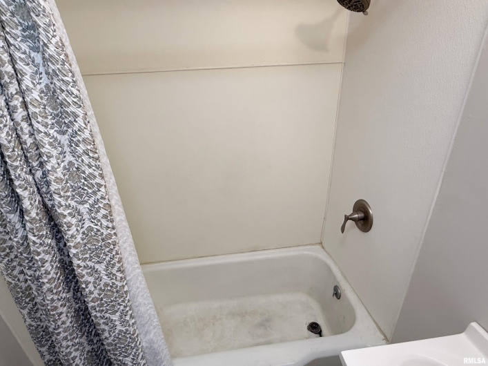 705 CATHERINE Street, Metropolis, Illinois 62960, 2 Bedrooms Bedrooms, 0 ,2 BathroomsBathrooms,Residential,For Sale,CATHERINE,0,RMAEB459586