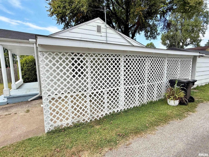 705 CATHERINE Street, Metropolis, Illinois 62960, 2 Bedrooms Bedrooms, 0 ,2 BathroomsBathrooms,Residential,For Sale,CATHERINE,0,RMAEB459586