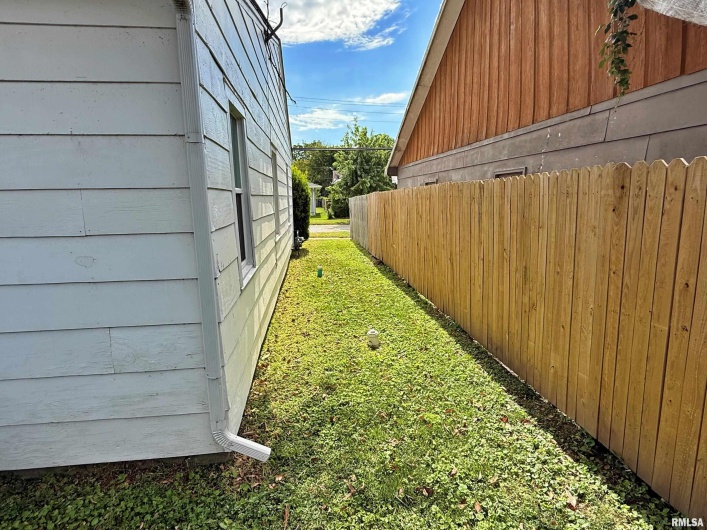 705 CATHERINE Street, Metropolis, Illinois 62960, 2 Bedrooms Bedrooms, 0 ,2 BathroomsBathrooms,Residential,For Sale,CATHERINE,0,RMAEB459586