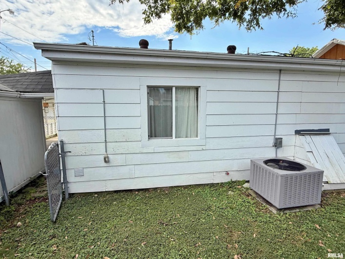 705 CATHERINE Street, Metropolis, Illinois 62960, 2 Bedrooms Bedrooms, 0 ,2 BathroomsBathrooms,Residential,For Sale,CATHERINE,0,RMAEB459586