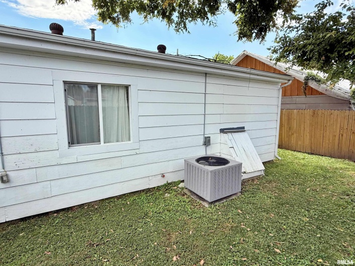 705 CATHERINE Street, Metropolis, Illinois 62960, 2 Bedrooms Bedrooms, 0 ,2 BathroomsBathrooms,Residential,For Sale,CATHERINE,0,RMAEB459586
