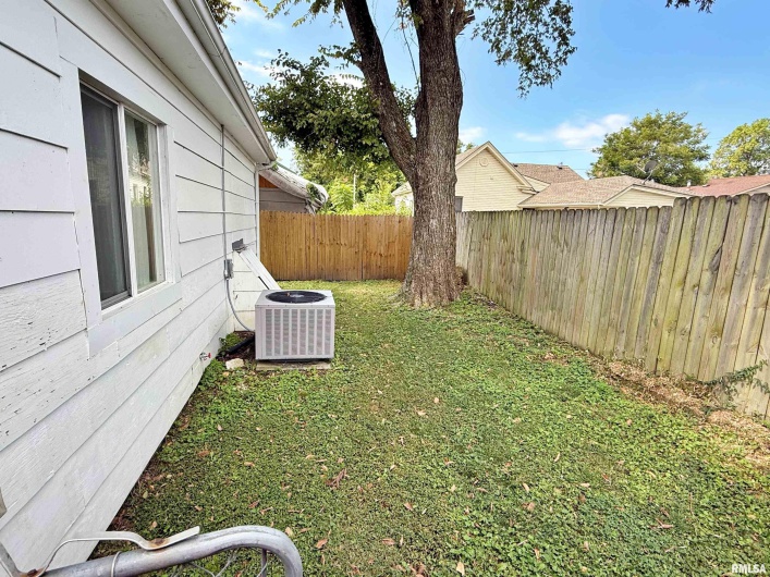 705 CATHERINE Street, Metropolis, Illinois 62960, 2 Bedrooms Bedrooms, 0 ,2 BathroomsBathrooms,Residential,For Sale,CATHERINE,0,RMAEB459586