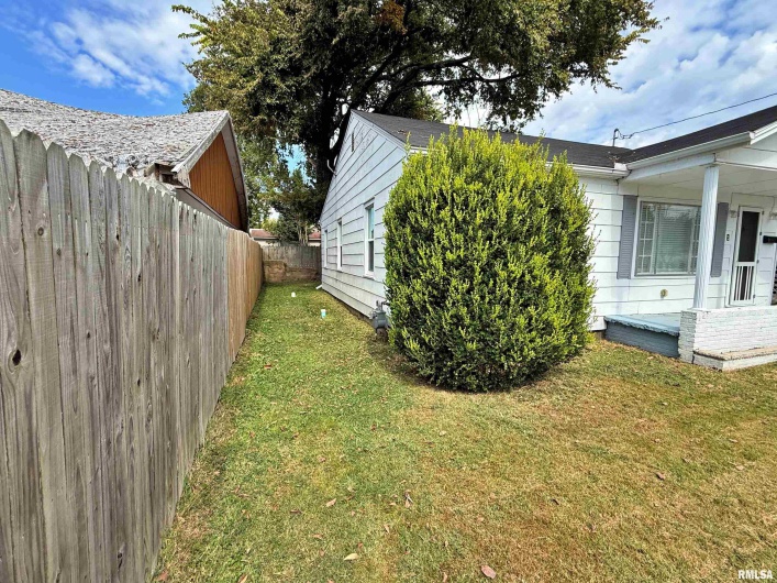 705 CATHERINE Street, Metropolis, Illinois 62960, 2 Bedrooms Bedrooms, 0 ,2 BathroomsBathrooms,Residential,For Sale,CATHERINE,0,RMAEB459586