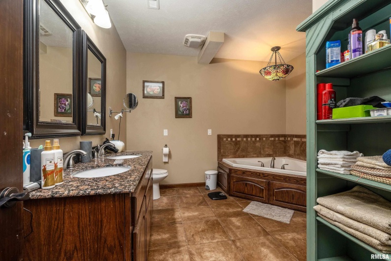 3860 BOYD Road, Anna, Illinois 62906, 4 Bedrooms Bedrooms, 0 ,2 BathroomsBathrooms,Residential,For Sale,BOYD,0,RMAEB459600