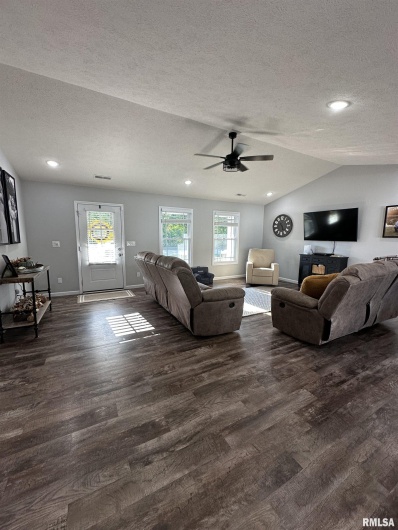1303 Dew Drop Drive, Marion, Illinois 62959, 3 Bedrooms Bedrooms, 0 ,2 BathroomsBathrooms,Residential,For Sale,Dew Drop,0,RMAEB459601