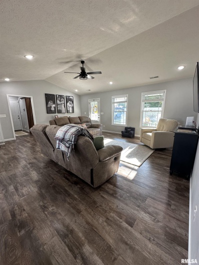 1303 Dew Drop Drive, Marion, Illinois 62959, 3 Bedrooms Bedrooms, 0 ,2 BathroomsBathrooms,Residential,For Sale,Dew Drop,0,RMAEB459601