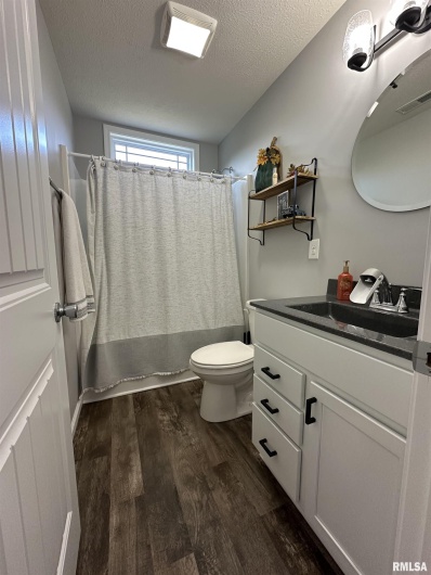 1303 Dew Drop Drive, Marion, Illinois 62959, 3 Bedrooms Bedrooms, 0 ,2 BathroomsBathrooms,Residential,For Sale,Dew Drop,0,RMAEB459601
