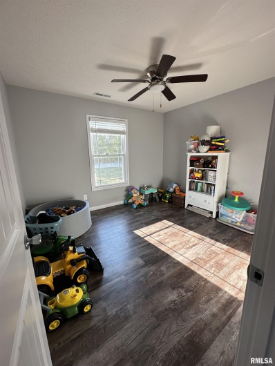 1303 Dew Drop Drive, Marion, Illinois 62959, 3 Bedrooms Bedrooms, 0 ,2 BathroomsBathrooms,Residential,For Sale,Dew Drop,0,RMAEB459601