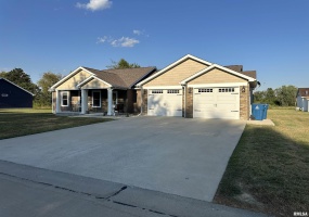 1303 Dew Drop Drive, Marion, Illinois 62959, 3 Bedrooms Bedrooms, 0 ,2 BathroomsBathrooms,Residential,For Sale,Dew Drop,0,RMAEB459601
