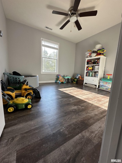 1303 Dew Drop Drive, Marion, Illinois 62959, 3 Bedrooms Bedrooms, 0 ,2 BathroomsBathrooms,Residential,For Sale,Dew Drop,0,RMAEB459601