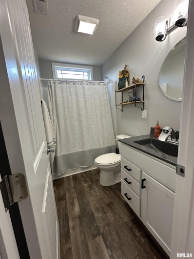 1303 Dew Drop Drive, Marion, Illinois 62959, 3 Bedrooms Bedrooms, 0 ,2 BathroomsBathrooms,Residential,For Sale,Dew Drop,0,RMAEB459601