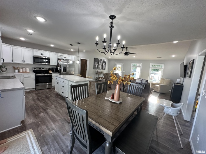 1303 Dew Drop Drive, Marion, Illinois 62959, 3 Bedrooms Bedrooms, 0 ,2 BathroomsBathrooms,Residential,For Sale,Dew Drop,0,RMAEB459601