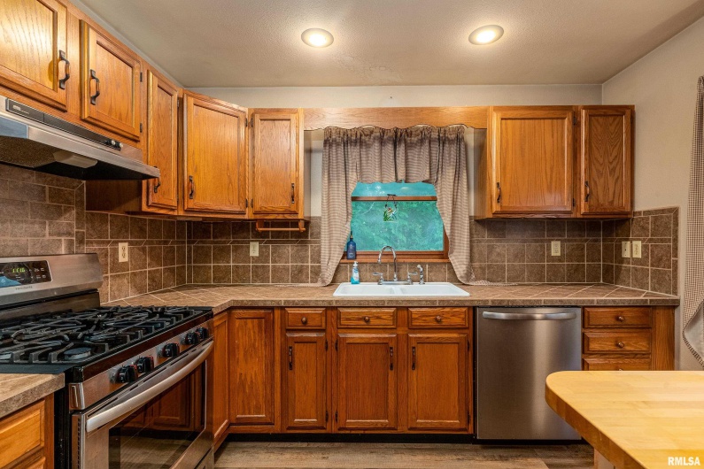 9191 Old Highway 13 Highway, Murphysboro, Illinois 62966, 2 Bedrooms Bedrooms, 0 ,2 BathroomsBathrooms,Residential,For Sale,Old Highway 13,0,RMAEB459501
