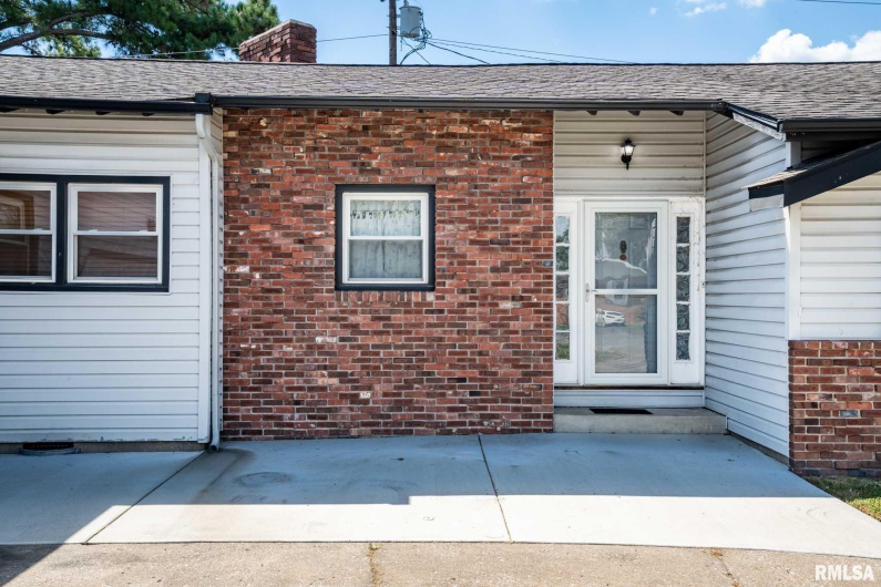 902 FAIRLANE Drive, Marion, Illinois 62959, 3 Bedrooms Bedrooms, 0 ,2 BathroomsBathrooms,Residential,For Sale,FAIRLANE,0,RMAQC4267072