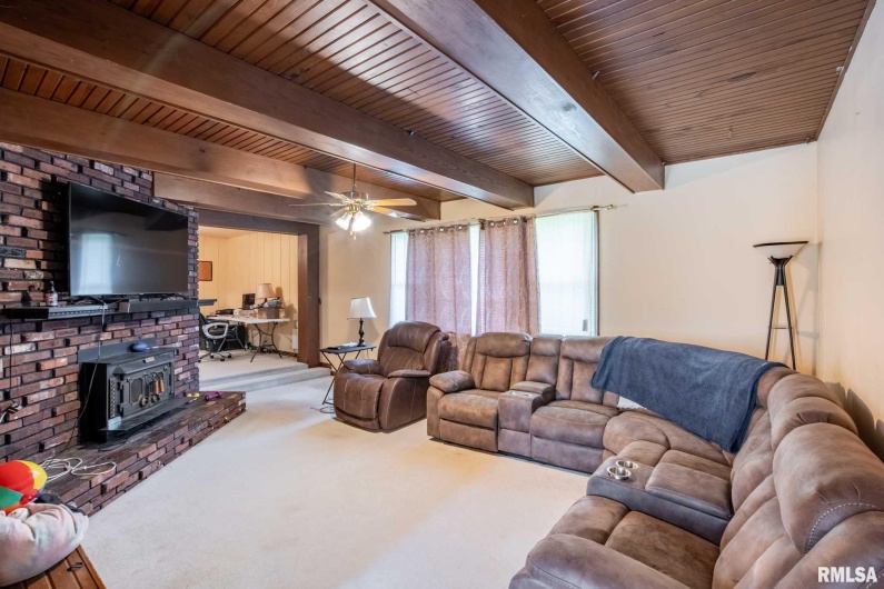 902 FAIRLANE Drive, Marion, Illinois 62959, 3 Bedrooms Bedrooms, 0 ,2 BathroomsBathrooms,Residential,For Sale,FAIRLANE,0,RMAQC4267072