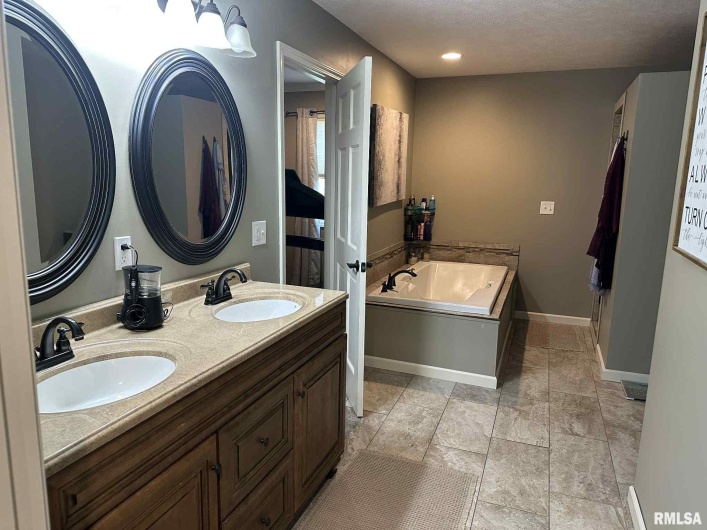 604 Shoal Creek Road, Murphysboro, Illinois 62966, 4 Bedrooms Bedrooms, 0 ,3 BathroomsBathrooms,Residential,For Sale,Shoal Creek,0,RMAEB459614