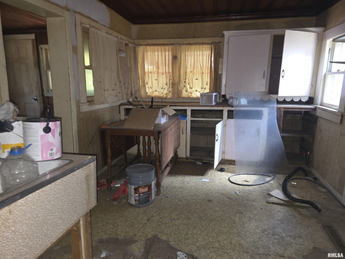 406 WASHINGTON Street, Carbondale, Illinois 62901, 2 Bedrooms Bedrooms, 0 ,1 BathroomBathrooms,Residential,For Sale,WASHINGTON,0,RMAEB459616