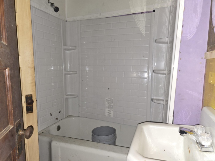 406 WASHINGTON Street, Carbondale, Illinois 62901, 2 Bedrooms Bedrooms, 0 ,1 BathroomBathrooms,Residential,For Sale,WASHINGTON,0,RMAEB459616