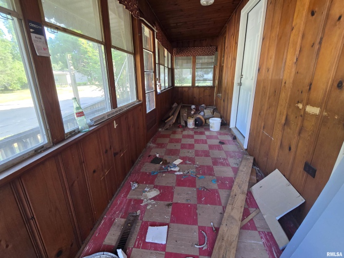 406 WASHINGTON Street, Carbondale, Illinois 62901, 2 Bedrooms Bedrooms, 0 ,1 BathroomBathrooms,Residential,For Sale,WASHINGTON,0,RMAEB459616