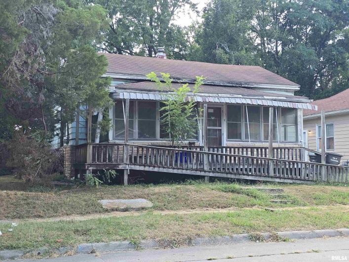 406 WASHINGTON Street, Carbondale, Illinois 62901, 2 Bedrooms Bedrooms, 0 ,1 BathroomBathrooms,Residential,For Sale,WASHINGTON,0,RMAEB459616