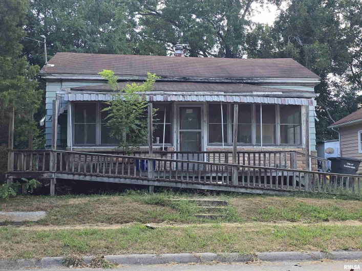 406 WASHINGTON Street, Carbondale, Illinois 62901, 2 Bedrooms Bedrooms, 0 ,1 BathroomBathrooms,Residential,For Sale,WASHINGTON,0,RMAEB459616
