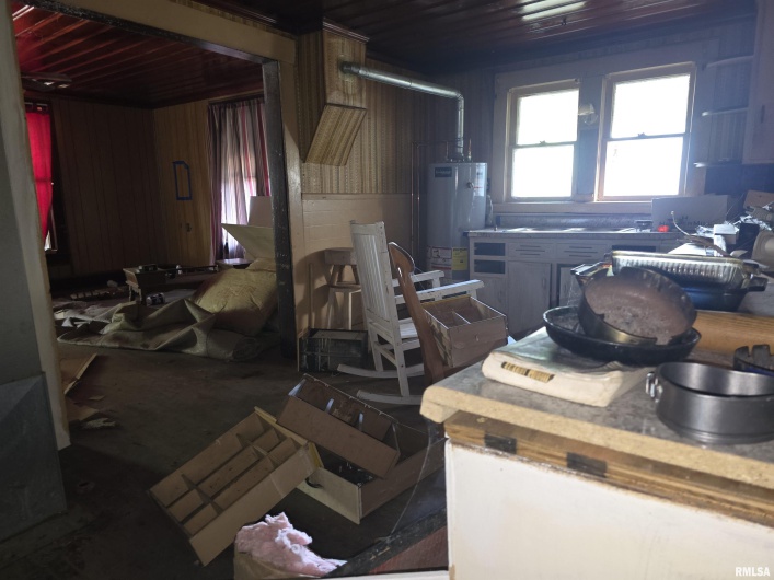 406 WASHINGTON Street, Carbondale, Illinois 62901, 2 Bedrooms Bedrooms, 0 ,1 BathroomBathrooms,Residential,For Sale,WASHINGTON,0,RMAEB459616