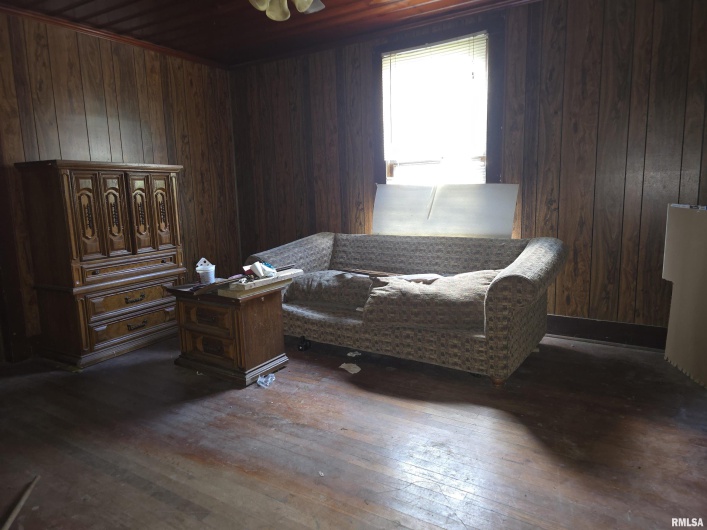 406 WASHINGTON Street, Carbondale, Illinois 62901, 2 Bedrooms Bedrooms, 0 ,1 BathroomBathrooms,Residential,For Sale,WASHINGTON,0,RMAEB459616