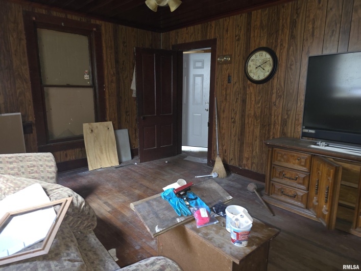406 WASHINGTON Street, Carbondale, Illinois 62901, 2 Bedrooms Bedrooms, 0 ,1 BathroomBathrooms,Residential,For Sale,WASHINGTON,0,RMAEB459616