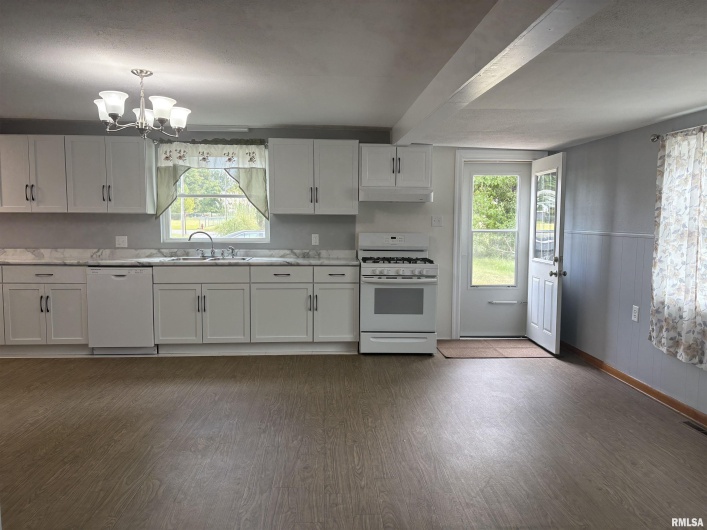 504 MULBERRY Street, Carterville, Illinois 62918, 2 Bedrooms Bedrooms, 0 ,1 BathroomBathrooms,Residential,For Sale,MULBERRY,0,RMAEB459617