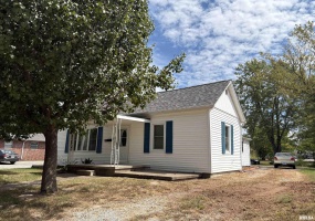 504 MULBERRY Street, Carterville, Illinois 62918, 2 Bedrooms Bedrooms, 0 ,1 BathroomBathrooms,Residential,For Sale,MULBERRY,0,RMAEB459617