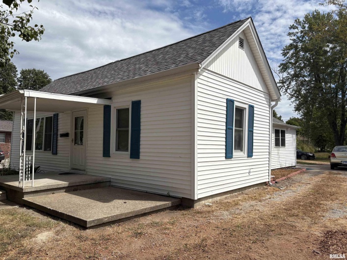 504 MULBERRY Street, Carterville, Illinois 62918, 2 Bedrooms Bedrooms, 0 ,1 BathroomBathrooms,Residential,For Sale,MULBERRY,0,RMAEB459617