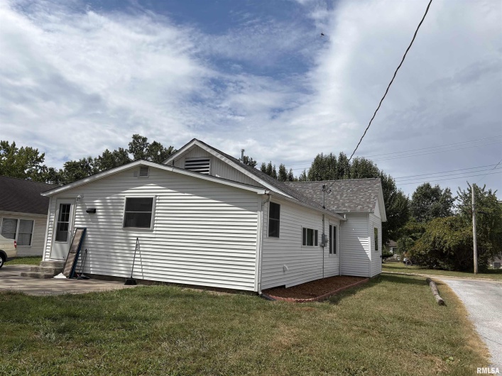 504 MULBERRY Street, Carterville, Illinois 62918, 2 Bedrooms Bedrooms, 0 ,1 BathroomBathrooms,Residential,For Sale,MULBERRY,0,RMAEB459617