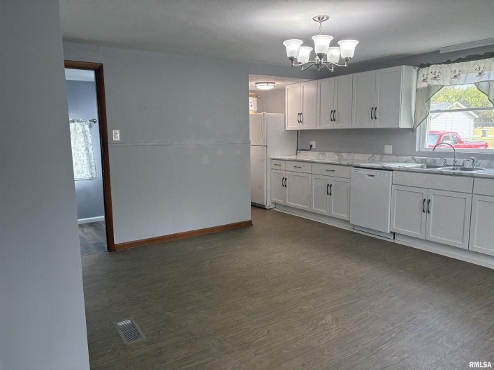 504 MULBERRY Street, Carterville, Illinois 62918, 2 Bedrooms Bedrooms, 0 ,1 BathroomBathrooms,Residential,For Sale,MULBERRY,0,RMAEB459617
