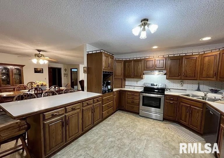2705 Cobden School Road, Cobden, Illinois 62920, 3 Bedrooms Bedrooms, 0 ,2 BathroomsBathrooms,Residential,For Sale,Cobden School,0,RMAQC4267085