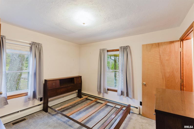 206 HUNTER Street, Marion, Illinois 62959, 2 Bedrooms Bedrooms, 0 ,1 BathroomBathrooms,Residential,For Sale,HUNTER,0,RMAQC4267098