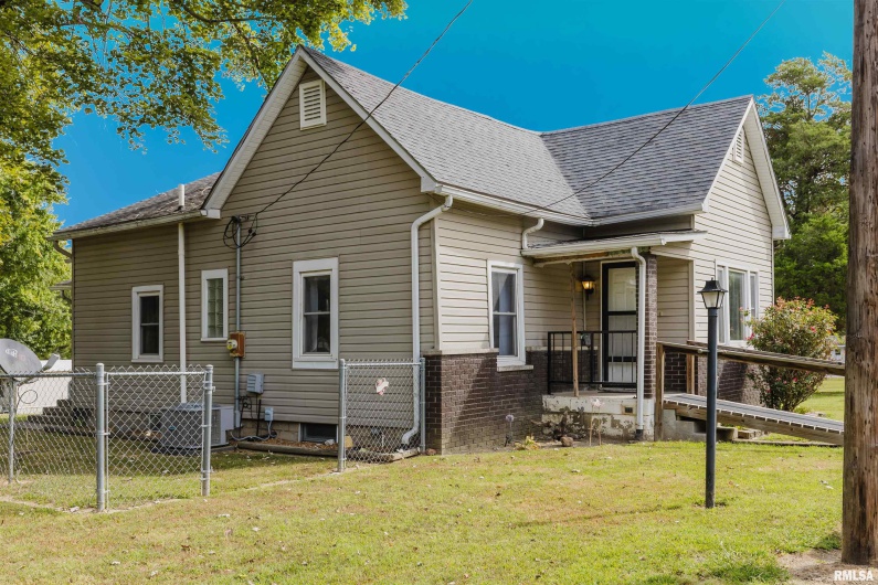 206 HUNTER Street, Marion, Illinois 62959, 2 Bedrooms Bedrooms, 0 ,1 BathroomBathrooms,Residential,For Sale,HUNTER,0,RMAQC4267098