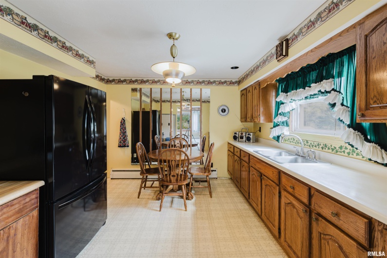 206 HUNTER Street, Marion, Illinois 62959, 2 Bedrooms Bedrooms, 0 ,1 BathroomBathrooms,Residential,For Sale,HUNTER,0,RMAQC4267098