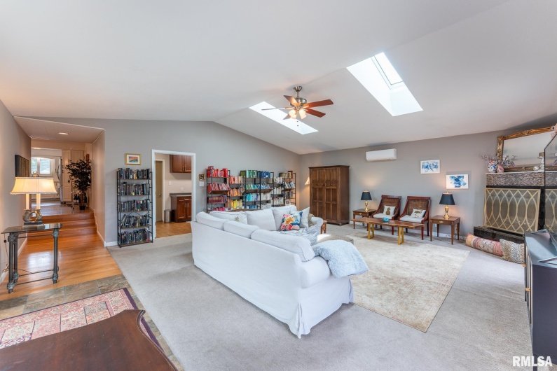 611 CRAB ORCHARD Boulevard, Carterville, Illinois 62918, 3 Bedrooms Bedrooms, 0 ,2 BathroomsBathrooms,Residential,For Sale,CRAB ORCHARD,0,RMAEB459625