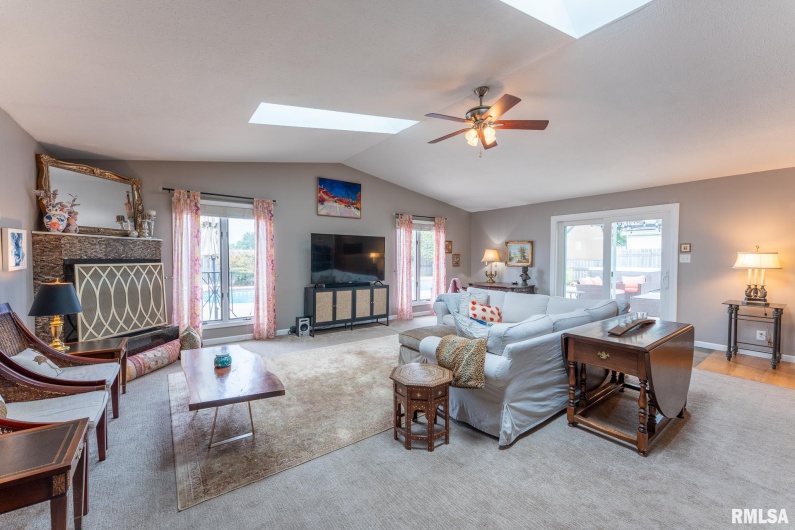 611 CRAB ORCHARD Boulevard, Carterville, Illinois 62918, 3 Bedrooms Bedrooms, 0 ,2 BathroomsBathrooms,Residential,For Sale,CRAB ORCHARD,0,RMAEB459625