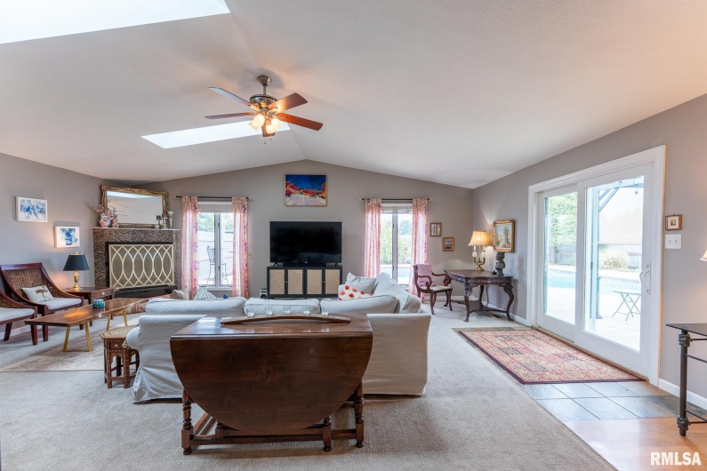 611 CRAB ORCHARD Boulevard, Carterville, Illinois 62918, 3 Bedrooms Bedrooms, 0 ,2 BathroomsBathrooms,Residential,For Sale,CRAB ORCHARD,0,RMAEB459625