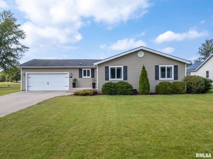 611 CRAB ORCHARD Boulevard, Carterville, Illinois 62918, 3 Bedrooms Bedrooms, 0 ,2 BathroomsBathrooms,Residential,For Sale,CRAB ORCHARD,0,RMAEB459625