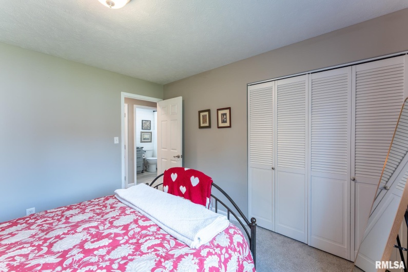 611 CRAB ORCHARD Boulevard, Carterville, Illinois 62918, 3 Bedrooms Bedrooms, 0 ,2 BathroomsBathrooms,Residential,For Sale,CRAB ORCHARD,0,RMAEB459625